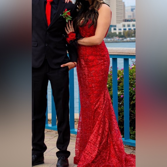 Prom dress in size 8 - Picture 1 of 5